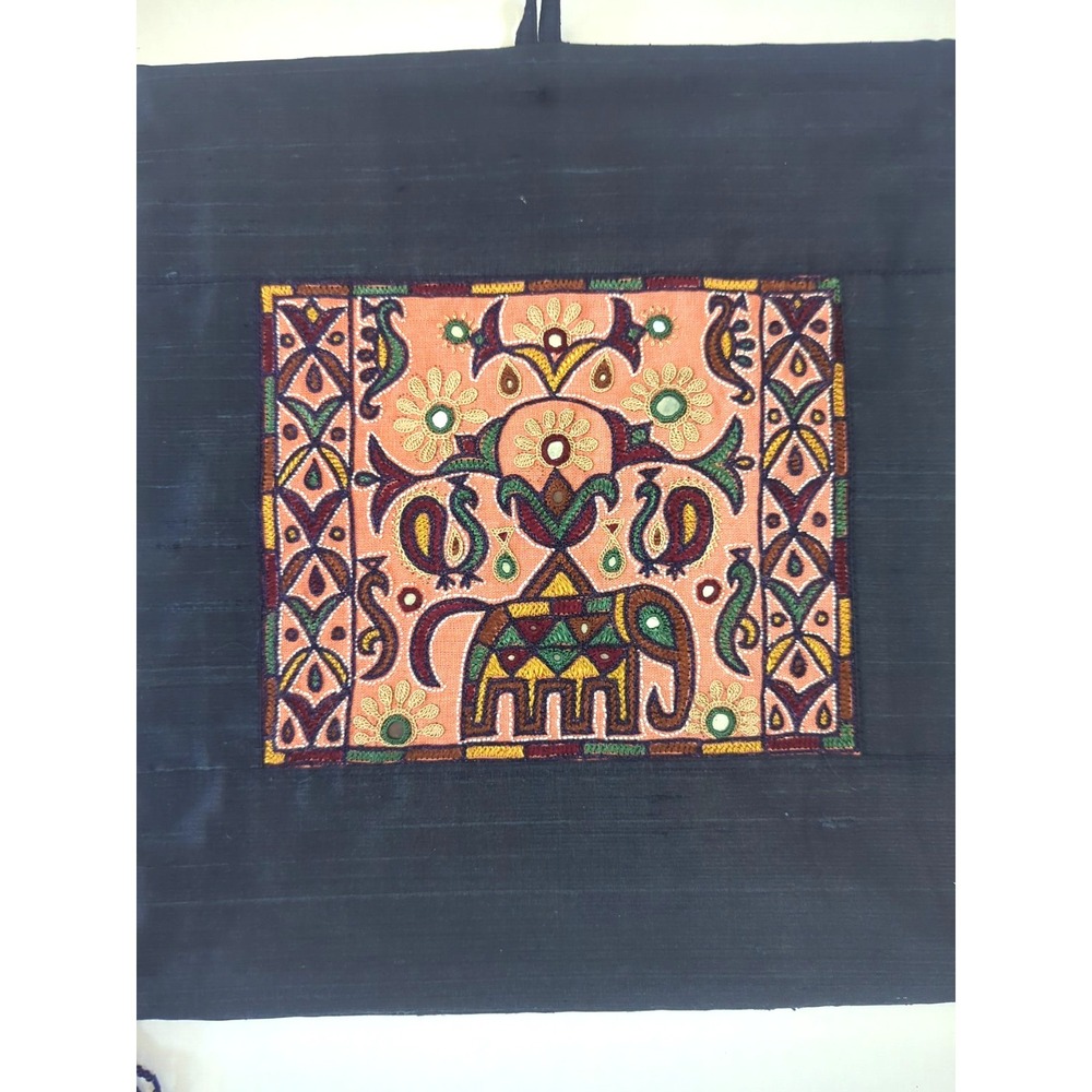 Shrujan Dupion Silk Hand Embroidered Mirror Work Wall Hanging Beaded Tassels New - Picture 2 of 4